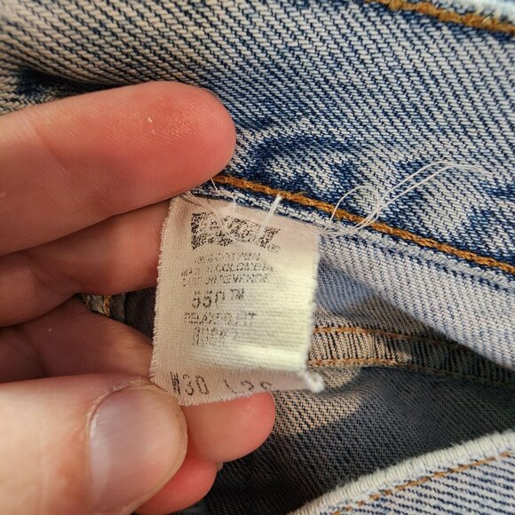 Levis 550 Womens Distressed High-Waisted Denim Cutoff Shorts W30 Light Wash - Picture 3 of 3